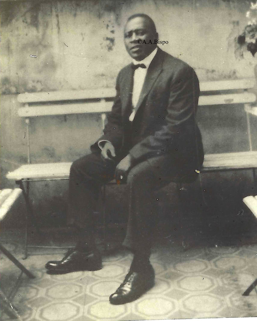 Compositor e regente Carlos Criu, mestre da Irmandade do Rosário dos Homens Pretos de S. Paulo e fundador da orquestra de jazz Carlos Cruz de S. Paulo. Acervo A.A.Bispo. Copyright